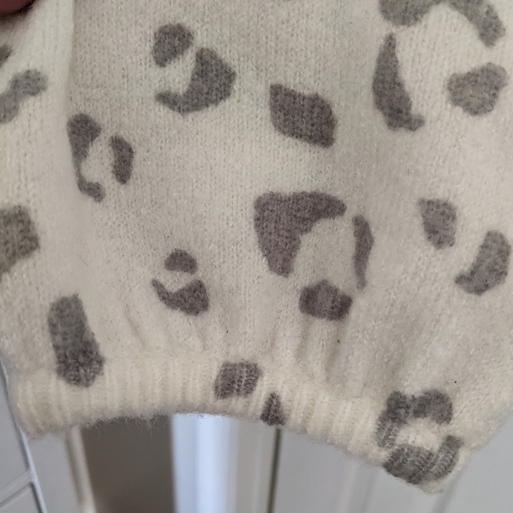Sweater - Picture 4 of 4